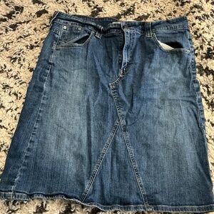 Levi jeans skirt size 16